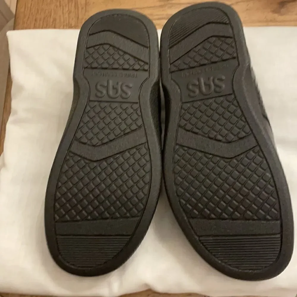 SAS TRIPAD COMFORT SNEAKERS.  NEW